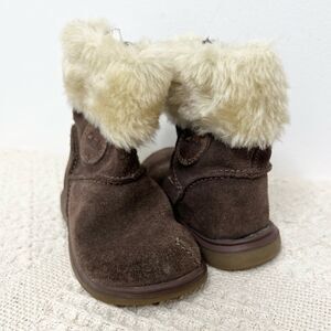 Clarks First Shoes Toddler Baby Girl Boots Snuggle Fun Walnut Suede Faux Fur